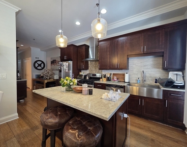 22 N Aberdeen Street - Photo Thumbnail 4