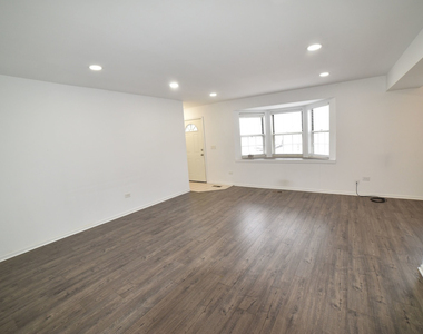 437 N Cambridge Drive - Photo Thumbnail 3