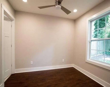 954 Parsons Street Sw - Photo Thumbnail 8