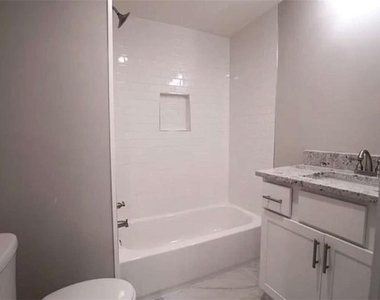 954 Parsons Street Sw - Photo Thumbnail 7