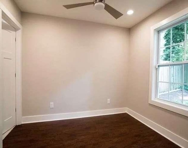 954 Parsons Street Sw - Photo Thumbnail 5