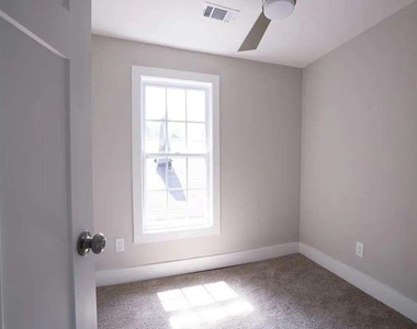 954 Parsons Street Sw - Photo Thumbnail 9