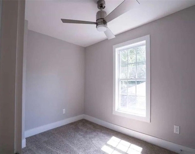 954 Parsons Street Sw - Photo Thumbnail 6