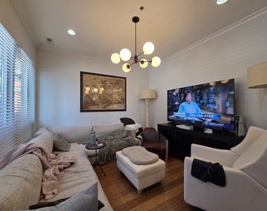 22 N Aberdeen Street - Photo Thumbnail 3