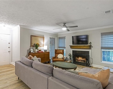 6800 Glenridge Drive - Photo Thumbnail 5