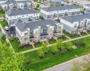 29w710 Cambridge Court - Photo Thumbnail 32
