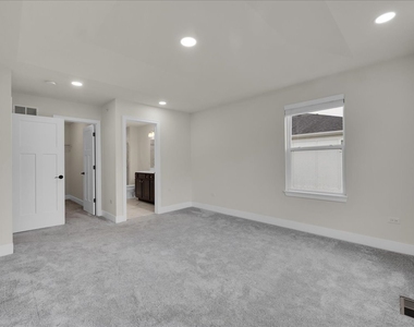 29w710 Cambridge Court - Photo Thumbnail 13