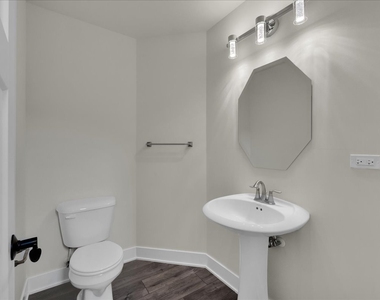 29w710 Cambridge Court - Photo Thumbnail 10