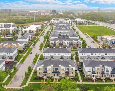 29w710 Cambridge Court - Photo Thumbnail 31