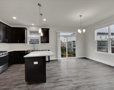 29w710 Cambridge Court - Photo Thumbnail 3