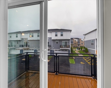 29w710 Cambridge Court - Photo Thumbnail 6