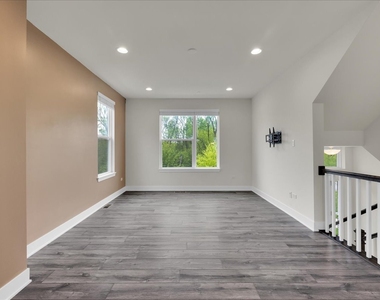29w710 Cambridge Court - Photo Thumbnail 8