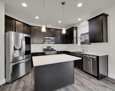29w710 Cambridge Court - Photo Thumbnail 2