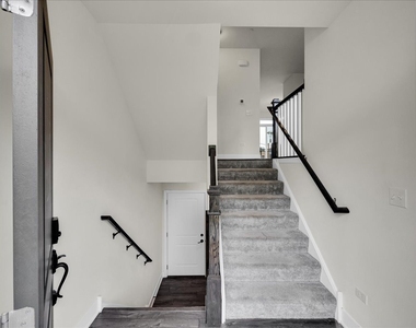 29w710 Cambridge Court - Photo Thumbnail 9