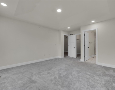 29w710 Cambridge Court - Photo Thumbnail 12