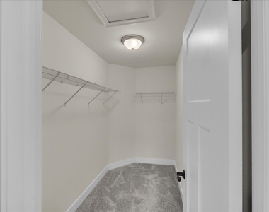 29w710 Cambridge Court - Photo Thumbnail 15
