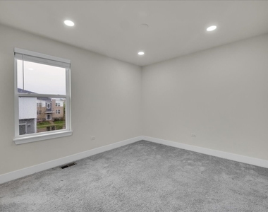 29w710 Cambridge Court - Photo Thumbnail 16