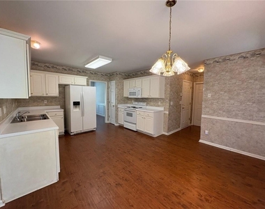 3409 White Sands Way - Photo Thumbnail 4