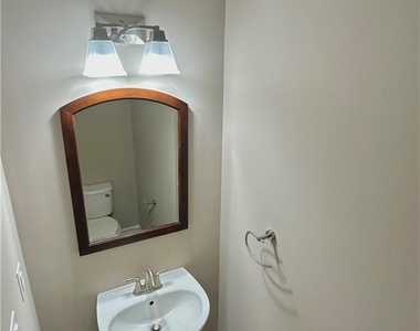 1627 Trailview Way Ne - Photo Thumbnail 3