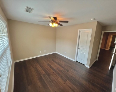 1627 Trailview Way Ne - Photo Thumbnail 10