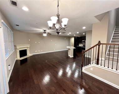 1627 Trailview Way Ne - Photo Thumbnail 2