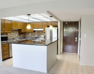 475 Plum Creek Drive - Photo Thumbnail 4