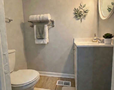 2950 W Monroe Street - Photo Thumbnail 4