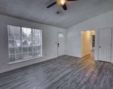 2119 Sw Briar Glen Lane Sw - Photo Thumbnail 9