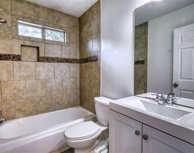 2119 Sw Briar Glen Lane Sw - Photo Thumbnail 21