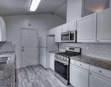2119 Sw Briar Glen Lane Sw - Photo Thumbnail 12