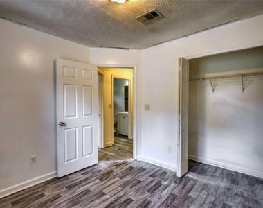 2119 Sw Briar Glen Lane Sw - Photo Thumbnail 25