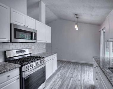 2119 Sw Briar Glen Lane Sw - Photo Thumbnail 15