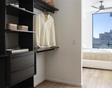 811 Peachtree Street Ne - Photo Thumbnail 2