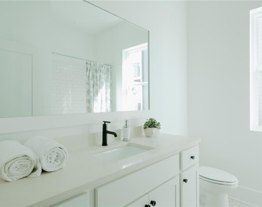 123 Mayson Avenue Ne - Photo Thumbnail 7