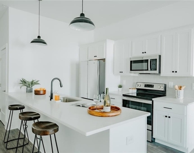123 Mayson Avenue Ne - Photo Thumbnail 2