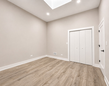 3214 W Lawrence Avenue - Photo Thumbnail 7