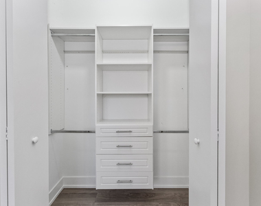 3214 W Lawrence Avenue - Photo Thumbnail 9