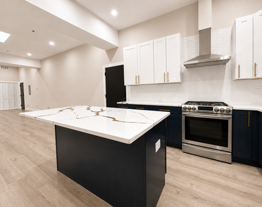 3214 W Lawrence Avenue - Photo Thumbnail 5