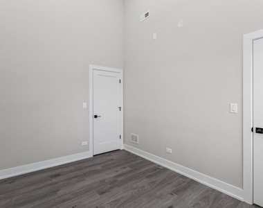 3214 W Lawrence Avenue - Photo Thumbnail 5