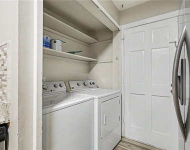 129 Rue Fontaine - Photo Thumbnail 23