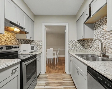 129 Rue Fontaine - Photo Thumbnail 10