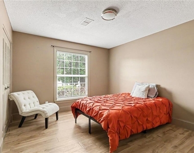 129 Rue Fontaine - Photo Thumbnail 14