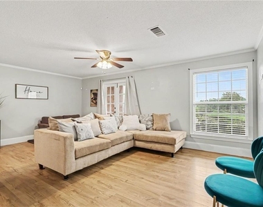 129 Rue Fontaine - Photo Thumbnail 3