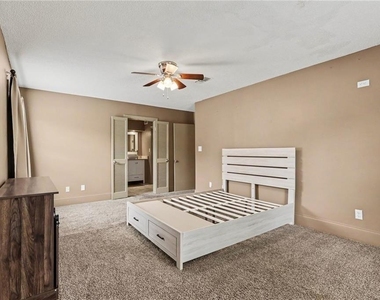129 Rue Fontaine - Photo Thumbnail 16