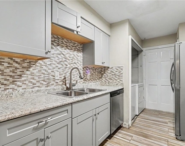 129 Rue Fontaine - Photo Thumbnail 12