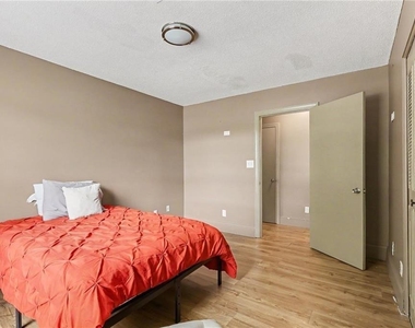 129 Rue Fontaine - Photo Thumbnail 15