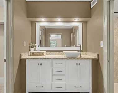 129 Rue Fontaine - Photo Thumbnail 20