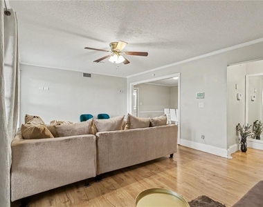 129 Rue Fontaine - Photo Thumbnail 7