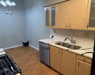 410 Ashwood Court - Photo Thumbnail 5