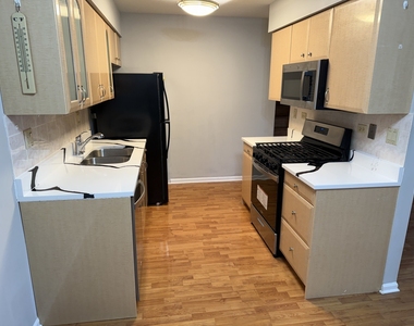 410 Ashwood Court - Photo Thumbnail 2